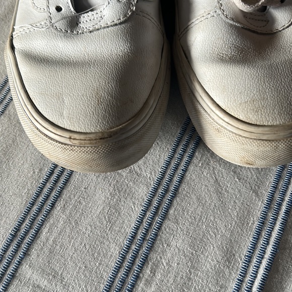 Vans - Picture 2 of 4